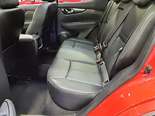 Used 2016 Nissan Qashqai Tekna Red - Interior and Exterior details 8