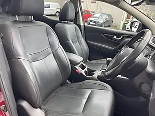 Used 2016 Nissan Qashqai Tekna Red - Interior and Exterior details 11