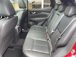 Used 2016 Nissan Qashqai Tekna Red - Interior and Exterior details 12