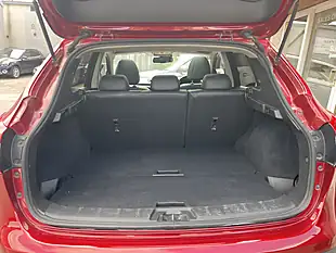 Used 2016 Nissan Qashqai Tekna Red - Interior and Exterior details 17