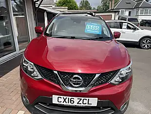 Used 2016 Nissan Qashqai Tekna Red - Interior and Exterior details 2