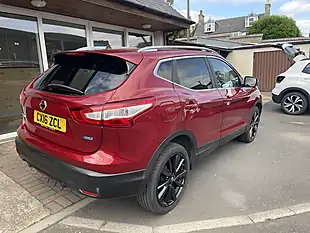 Used 2016 Nissan Qashqai Tekna Red - Interior and Exterior details 6