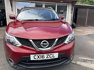 Used 2016 Nissan Qashqai Tekna Red - Interior and Exterior details 7