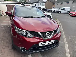 Used 2016 Nissan Qashqai Tekna Red - Interior and Exterior details 8