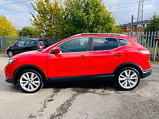 Used 2016 Nissan Qashqai Tekna Red - Interior and Exterior details 10