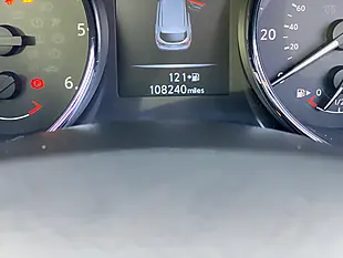Used 2016 Nissan Qashqai Tekna Red - Interior and Exterior details 14