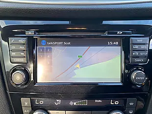 Used 2016 Nissan Qashqai Tekna Red - Interior and Exterior details 17