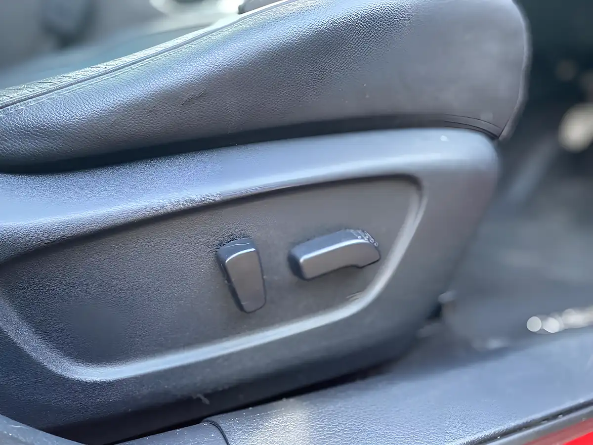 Used 2016 Nissan Qashqai Tekna Red - Interior and Exterior details 19