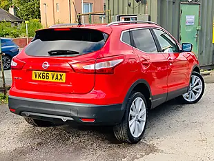 Used 2016 Nissan Qashqai Tekna Red - Interior and Exterior details 7