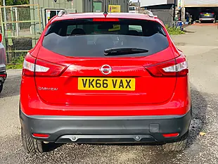 Used 2016 Nissan Qashqai Tekna Red - Interior and Exterior details 8