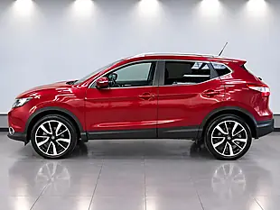 Used 2016 Nissan Qashqai Tekna Red - Interior and Exterior details 11