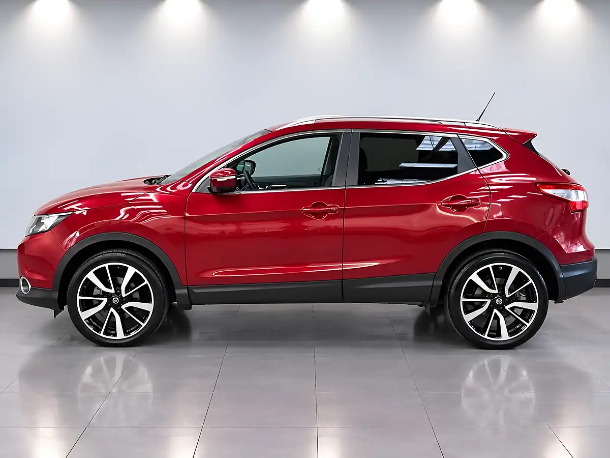 Used 2016 Nissan Qashqai Tekna Red - Interior and Exterior details 11