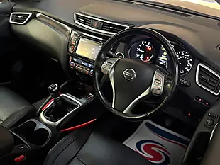 Used 2016 Nissan Qashqai Tekna Red - Interior and Exterior details 12