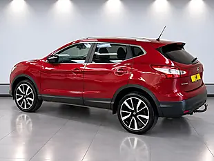Used 2016 Nissan Qashqai Tekna Red - Interior and Exterior details 15