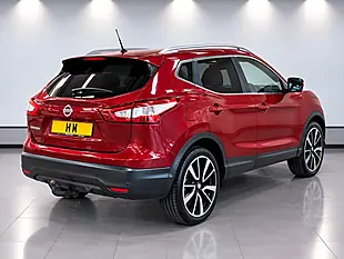 Used 2016 Nissan Qashqai Tekna Red - Interior and Exterior details 19