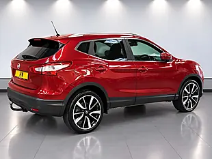 Used 2016 Nissan Qashqai Tekna Red - Interior and Exterior details 2