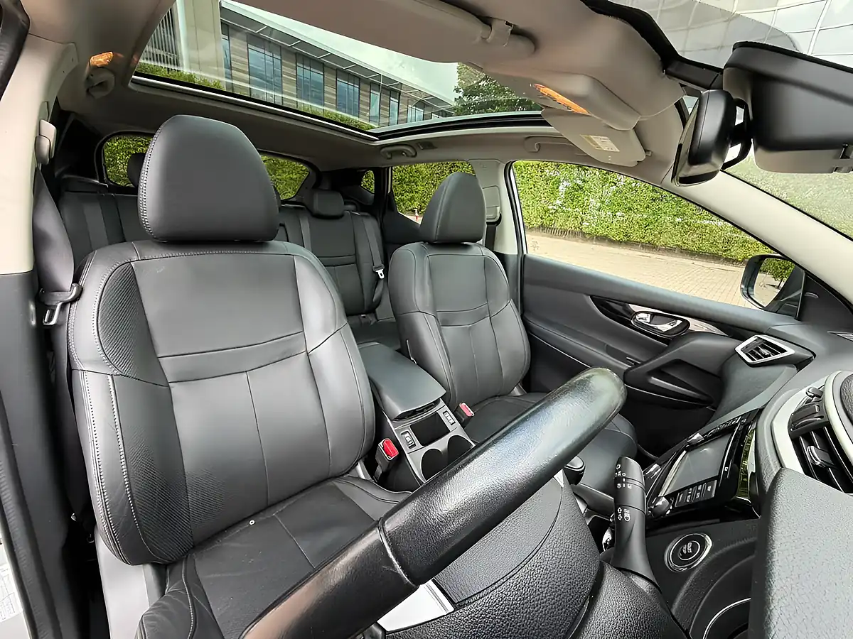 Used 2016 Nissan Qashqai Tekna Silver - Interior and Exterior details 10