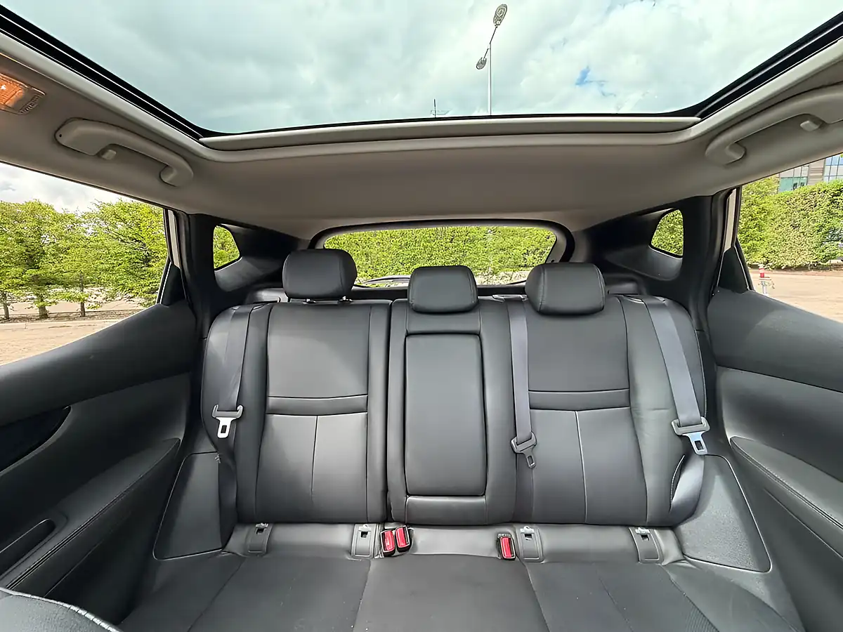 Used 2016 Nissan Qashqai Tekna Silver - Interior and Exterior details 11