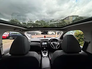 Used 2016 Nissan Qashqai Tekna Silver - Interior and Exterior details 12