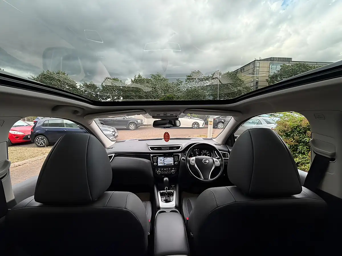 Used 2016 Nissan Qashqai Tekna Silver - Interior and Exterior details 12