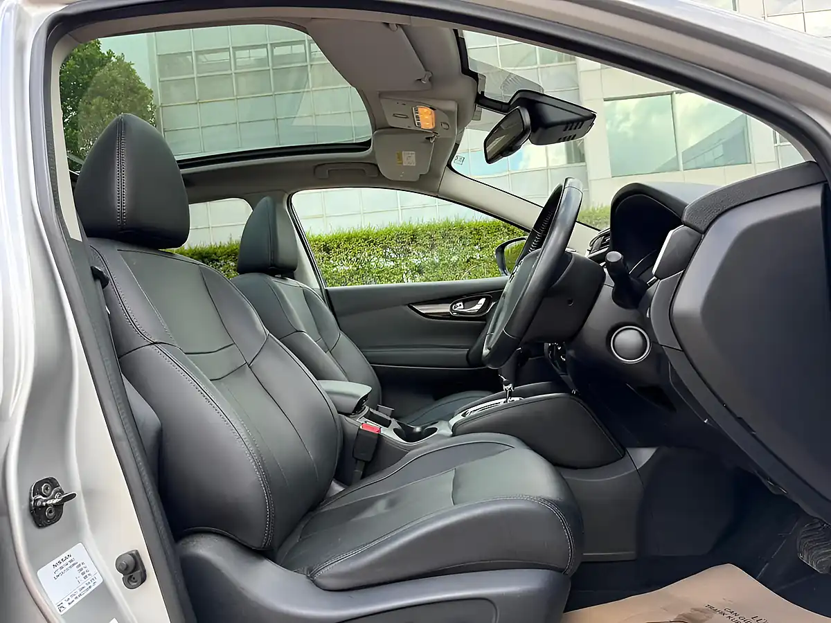 Used 2016 Nissan Qashqai Tekna Silver - Interior and Exterior details 15