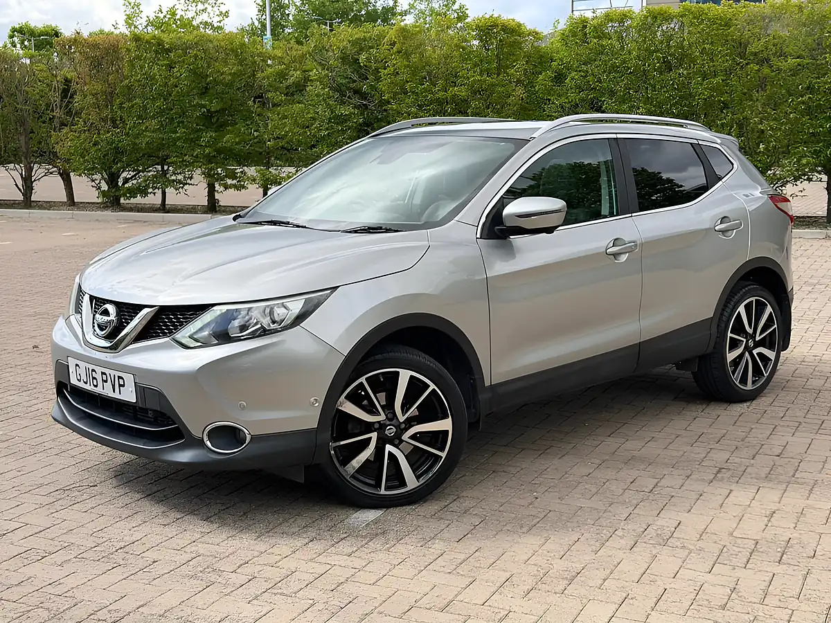 Used 2016 Nissan Qashqai Tekna Silver - Interior and Exterior details 2