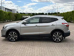 Used 2016 Nissan Qashqai Tekna Silver - Interior and Exterior details 6