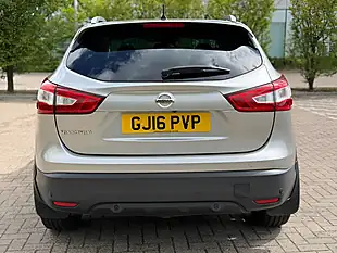 Used 2016 Nissan Qashqai Tekna Silver - Interior and Exterior details 7