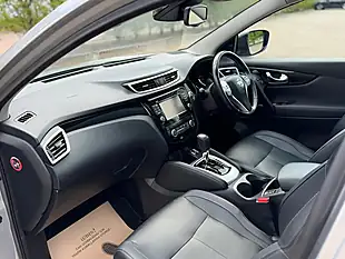 Used 2016 Nissan Qashqai Tekna Silver - Interior and Exterior details 8