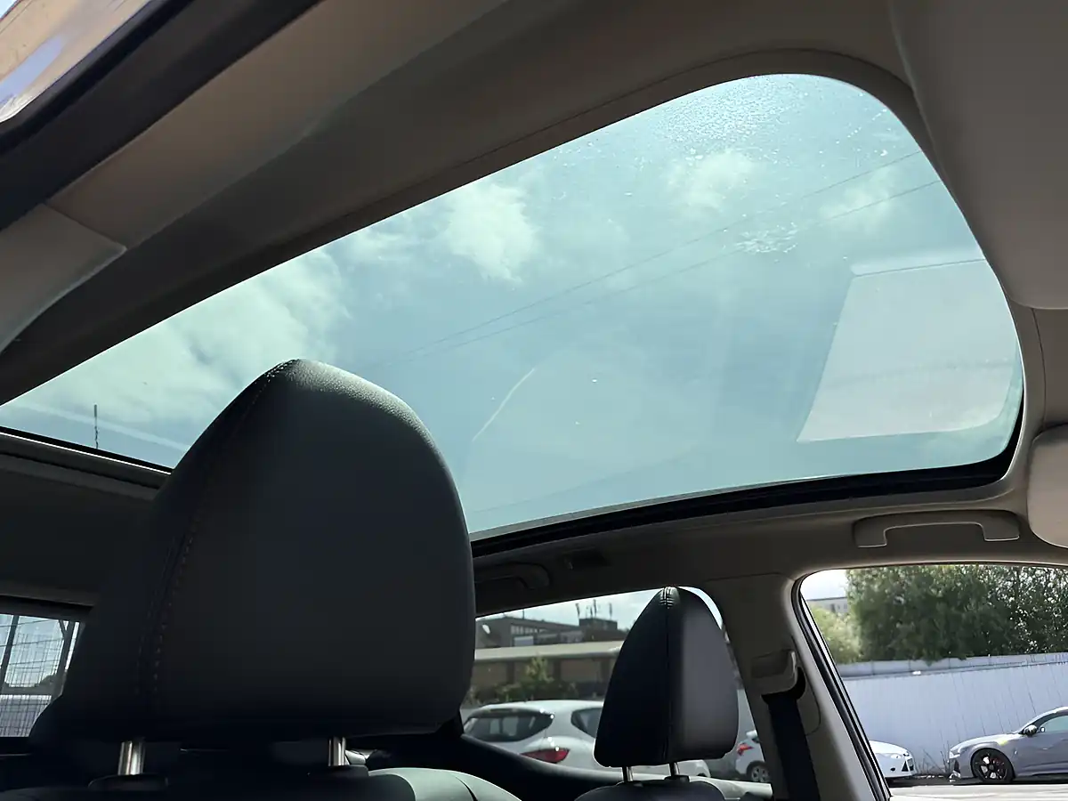 Used 2016 Nissan Qashqai Tekna Silver - Interior and Exterior details 10