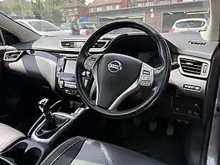 Used 2016 Nissan Qashqai Tekna Silver - Interior and Exterior details 11