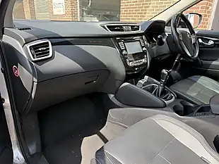 Used 2016 Nissan Qashqai Tekna Silver - Interior and Exterior details 12
