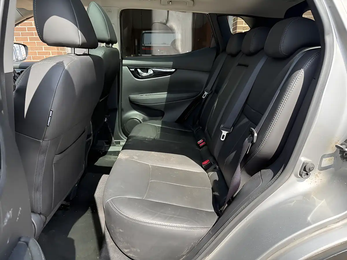 Used 2016 Nissan Qashqai Tekna Silver - Interior and Exterior details 13