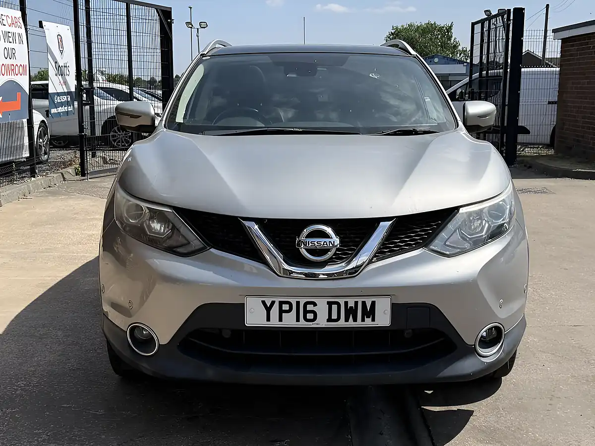Used 2016 Nissan Qashqai Tekna Silver - Interior and Exterior details 2