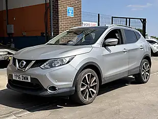 Used 2016 Nissan Qashqai Tekna Silver - Interior and Exterior details 3
