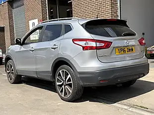 Used 2016 Nissan Qashqai Tekna Silver - Interior and Exterior details 4