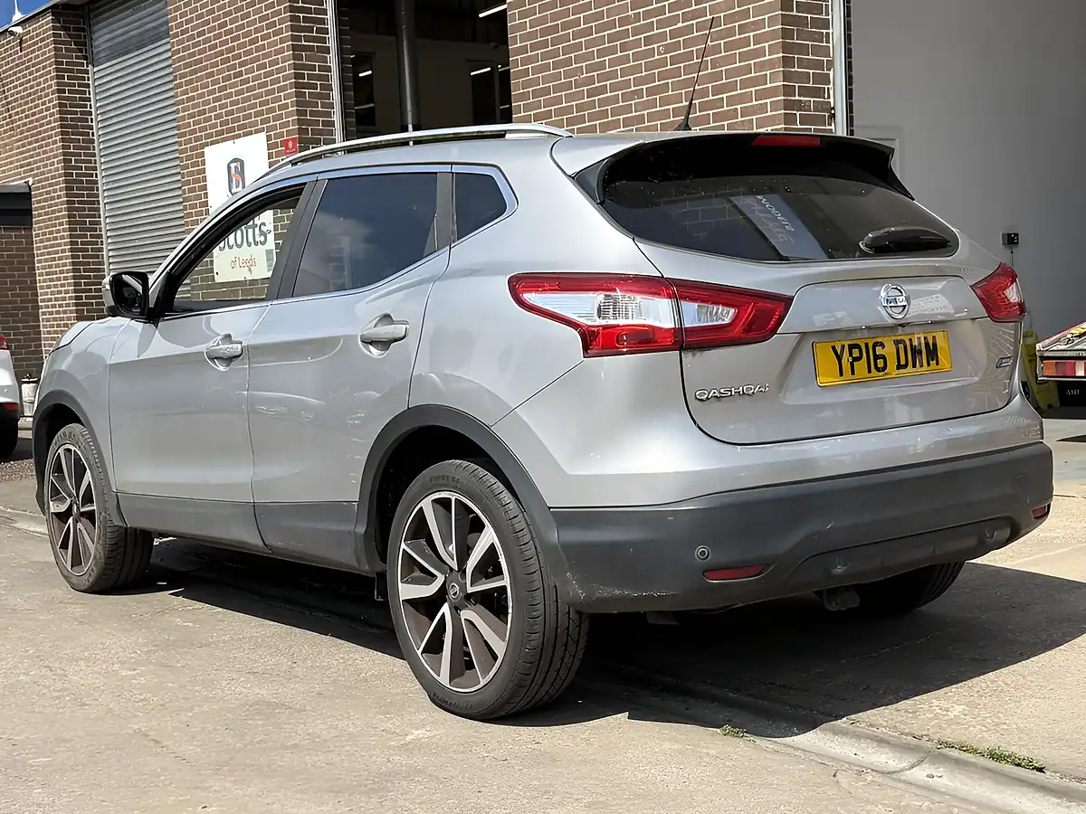 Used 2016 Nissan Qashqai Tekna Silver - Interior and Exterior details 4