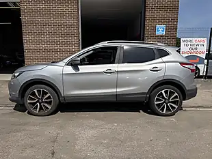 Used 2016 Nissan Qashqai Tekna Silver - Interior and Exterior details 5