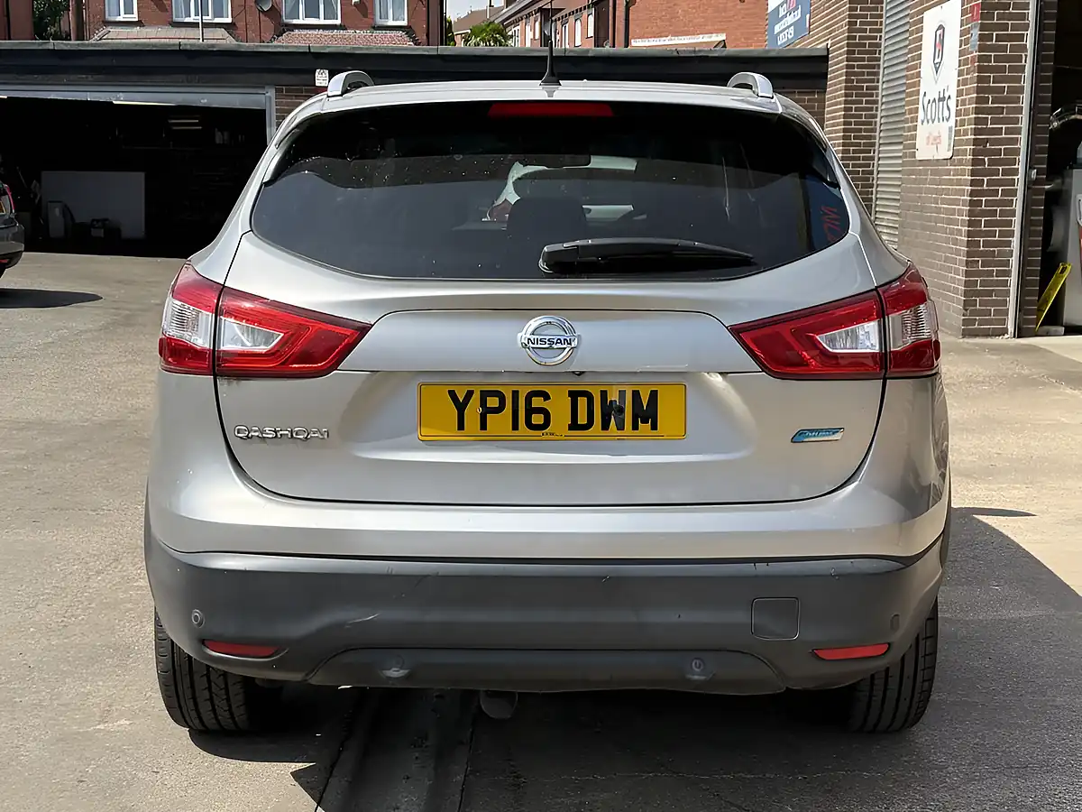 Used 2016 Nissan Qashqai Tekna Silver - Interior and Exterior details 6
