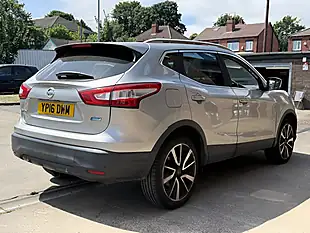 Used 2016 Nissan Qashqai Tekna Silver - Interior and Exterior details 7