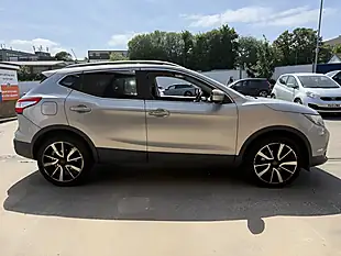 Used 2016 Nissan Qashqai Tekna Silver - Interior and Exterior details 8