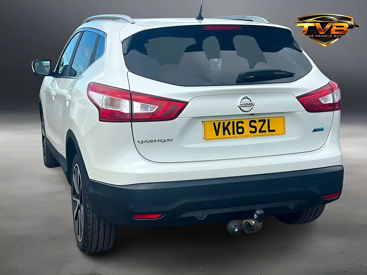 Used 2016 Nissan Qashqai Tekna Storm White - Interior and Exterior details 3