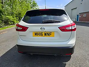 Used 2016 Nissan Qashqai Tekna White - Interior and Exterior details 11