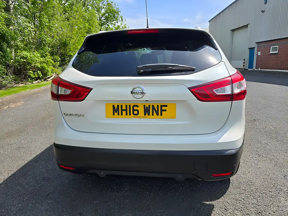 Used 2016 Nissan Qashqai Tekna White - Interior and Exterior details 11