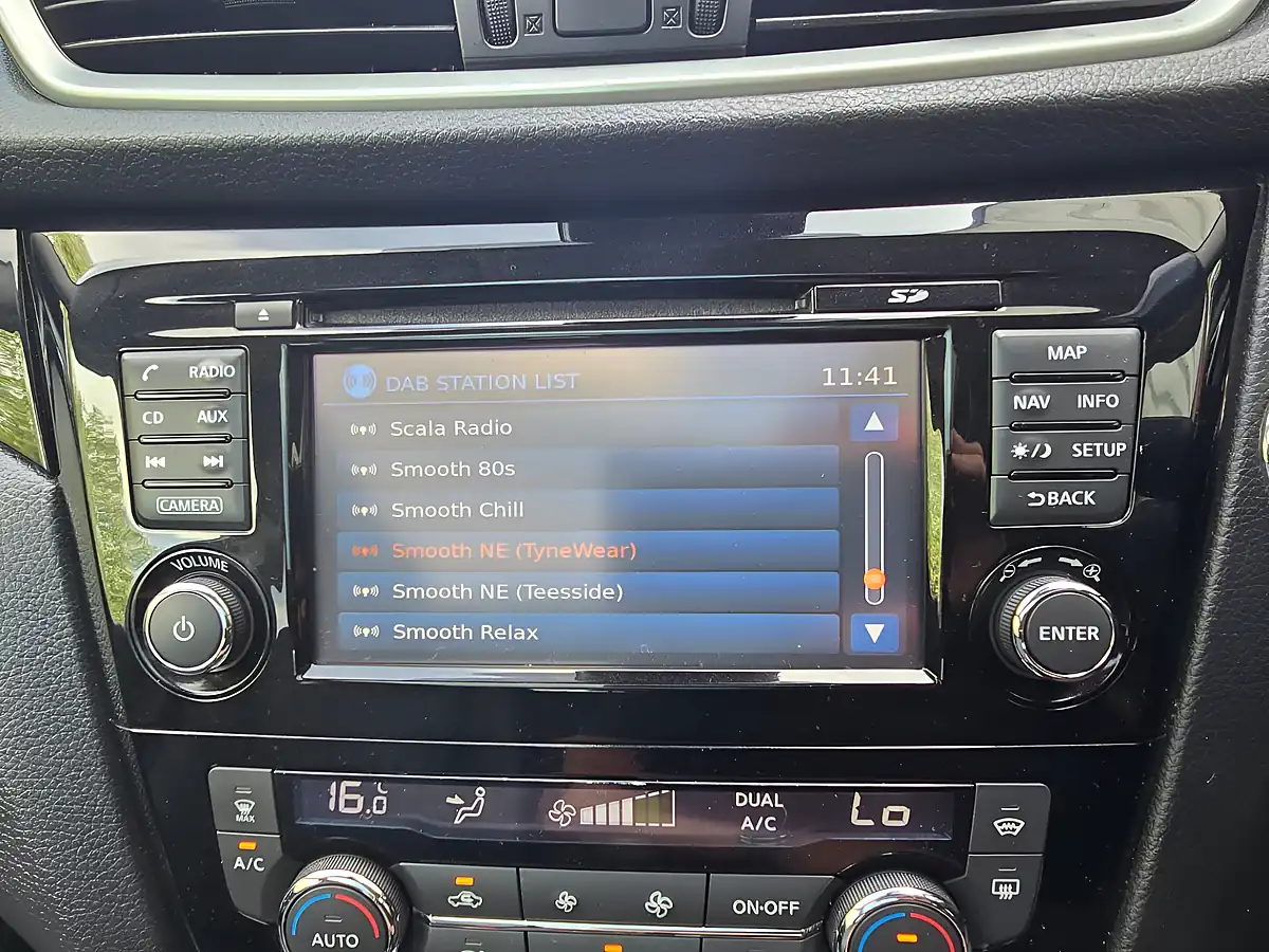 Used 2016 Nissan Qashqai Tekna White - Interior and Exterior details 12