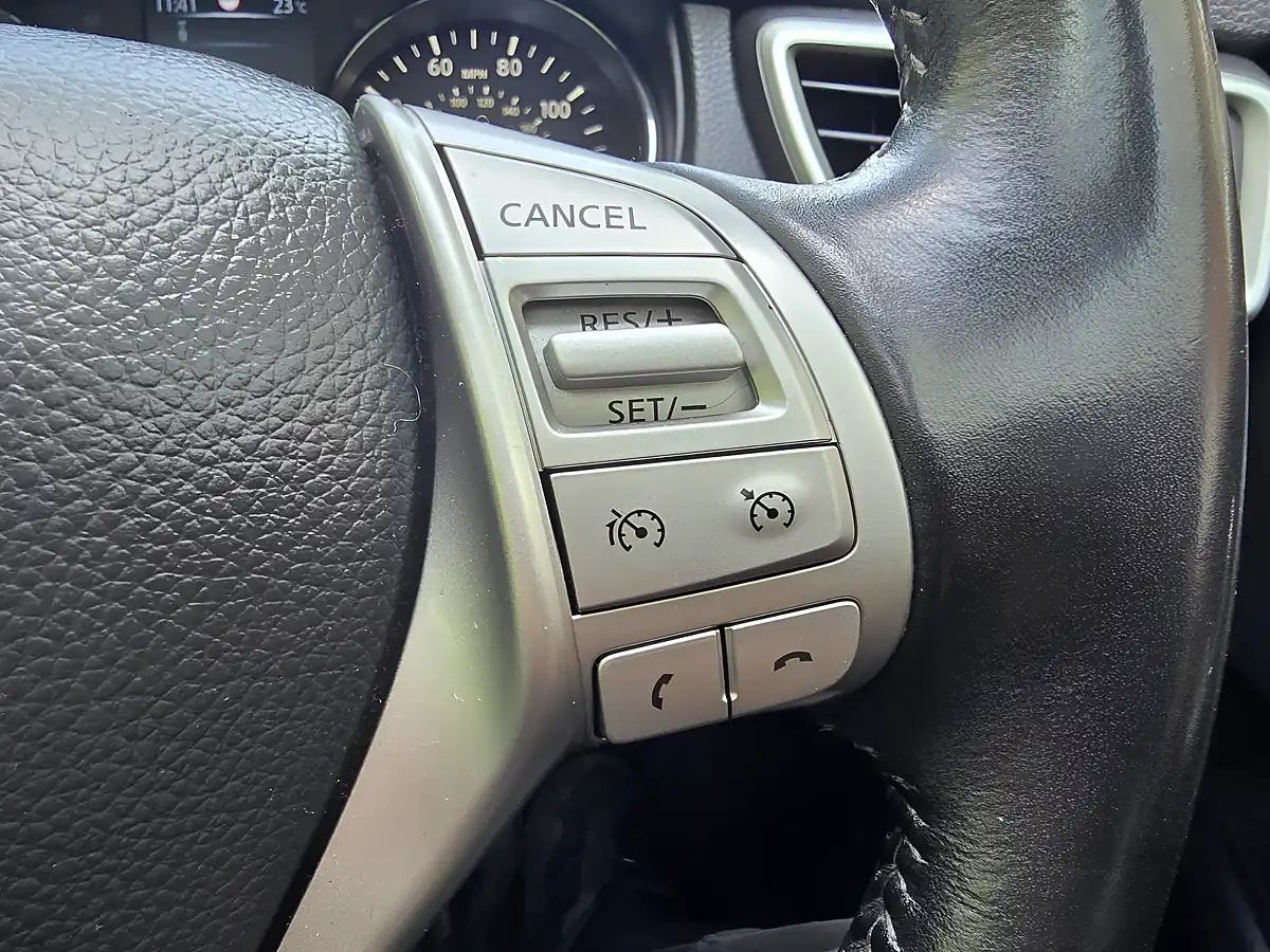 Used 2016 Nissan Qashqai Tekna White - Interior and Exterior details 14