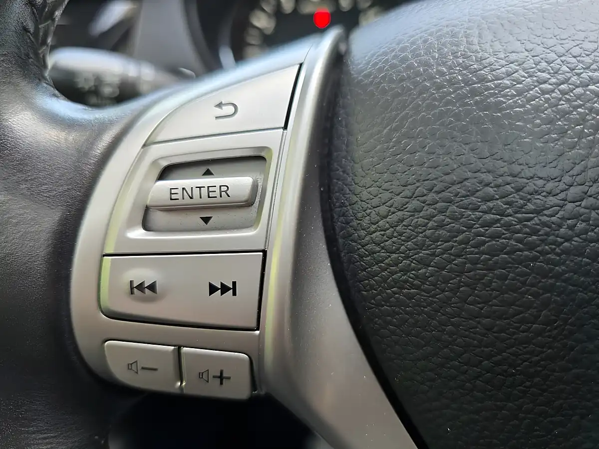 Used 2016 Nissan Qashqai Tekna White - Interior and Exterior details 15