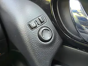 Used 2016 Nissan Qashqai Tekna White - Interior and Exterior details 17
