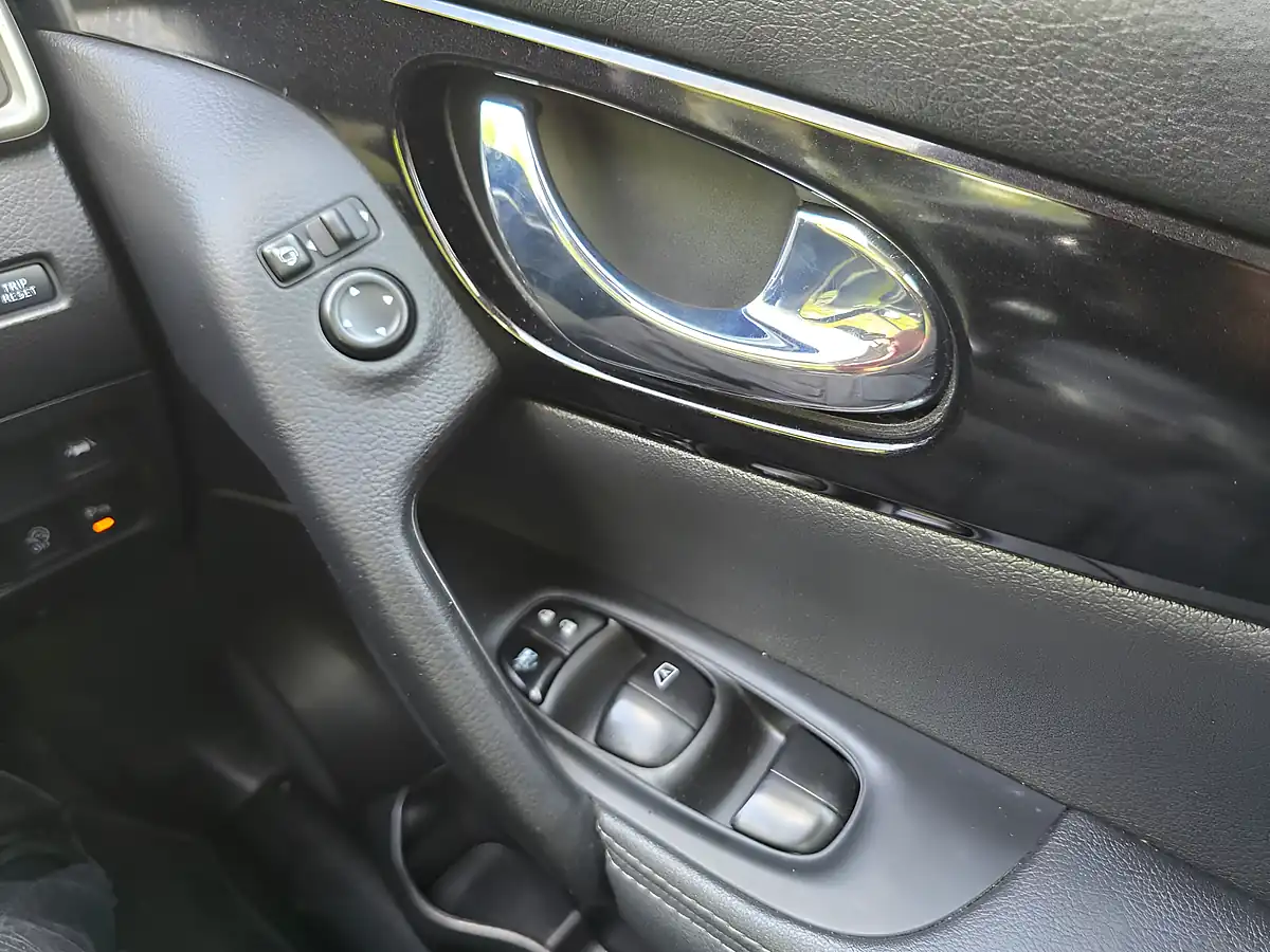 Used 2016 Nissan Qashqai Tekna White - Interior and Exterior details 18