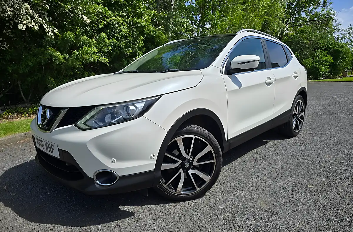 Used 2016 Nissan Qashqai Tekna White - Interior and Exterior details 2